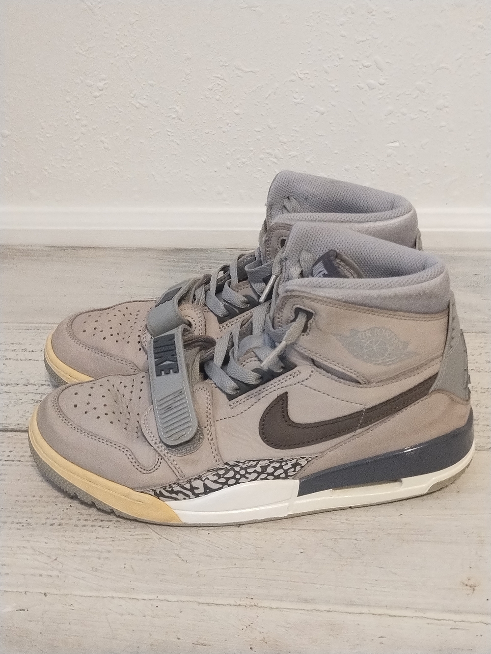 Nike Air Jordan Legacy 312 Wolf Gray Mens Basketball Shoes Size 8.5 US